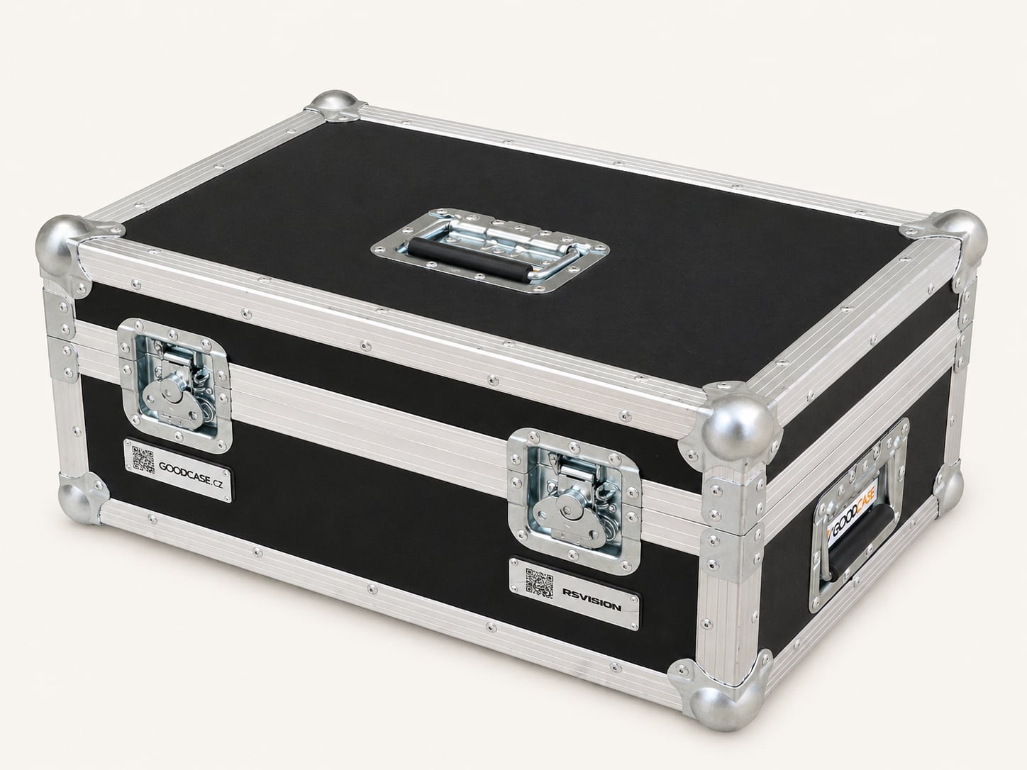 TM-01 enclosure z lehce shora — zavřená krabice, OLED display uprostřed víka